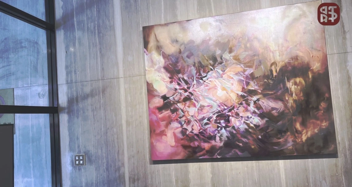 在龐雜人海中吟唱    藝術家｜陳玠佑    尺寸｜H162*W130 cm    媒材｜畫布、油畫顏料