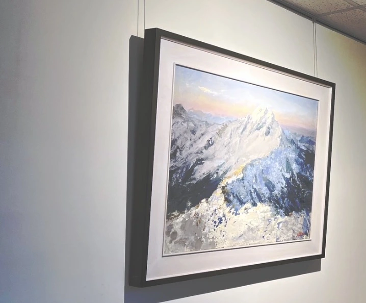 玉山雪景    藝術家｜黃進龍    尺寸｜H91*W72.5cm    媒材｜油彩、畫布